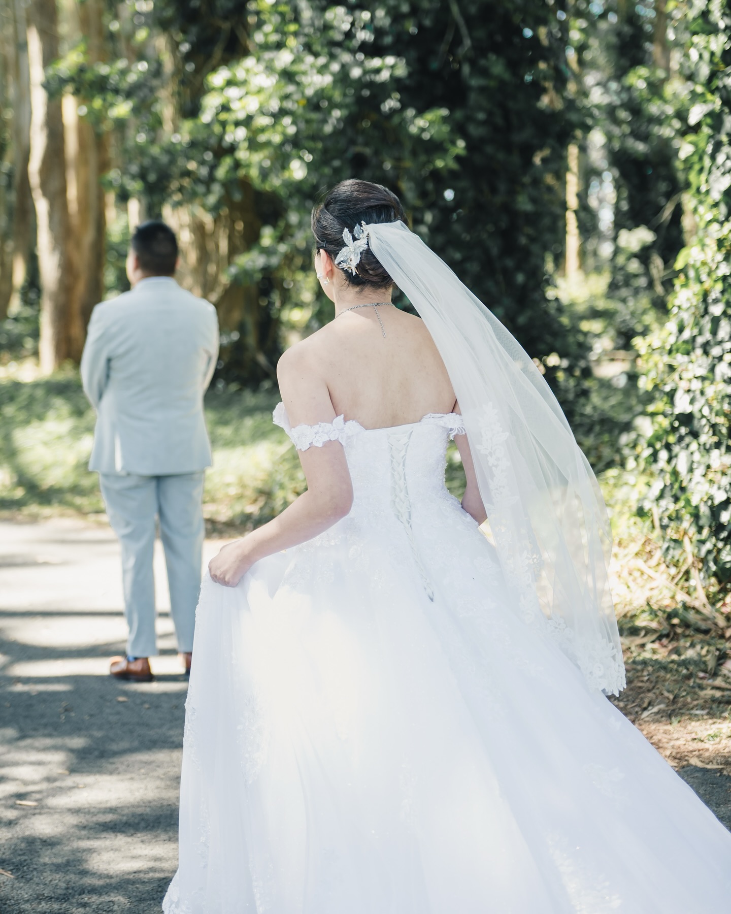 All the planning, all the preparation, all the excitement leads to this moment. Walking up to your favorite person and seeing them for the first time before your wedding day truly begins💛

•
•
•

#presidiogolfcourse #firstlook #weddingday #presidio #sfwedding #photography #weddingvenue #sanfrancisco #sfeventvenue #loveislove #bestdayever #2025wedding